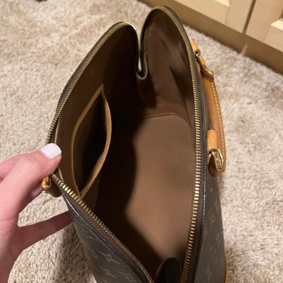 Louis Vuitton Alma - Picture 9 of 11